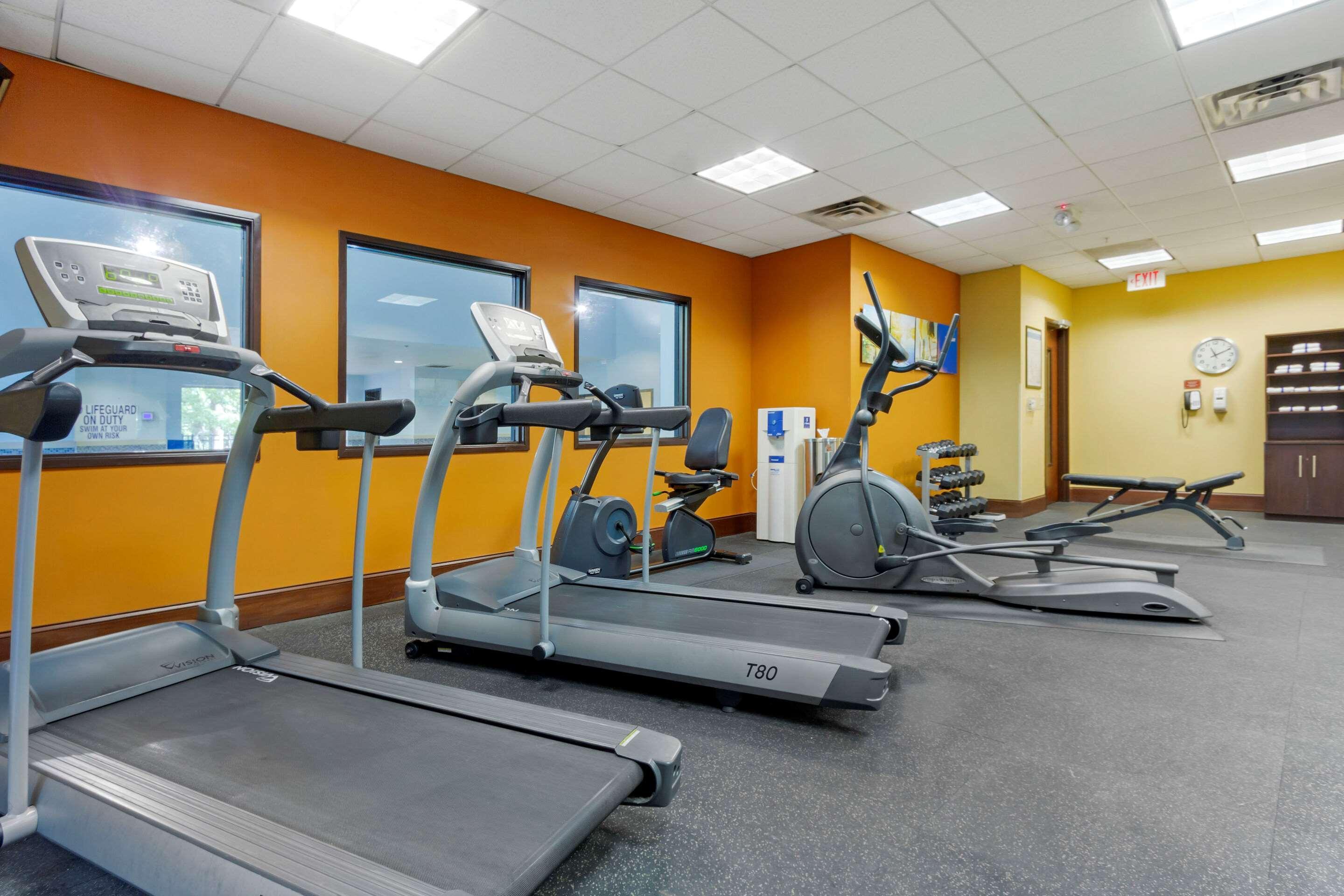 Comfort Suites Charleston West Ashley Экстерьер фото