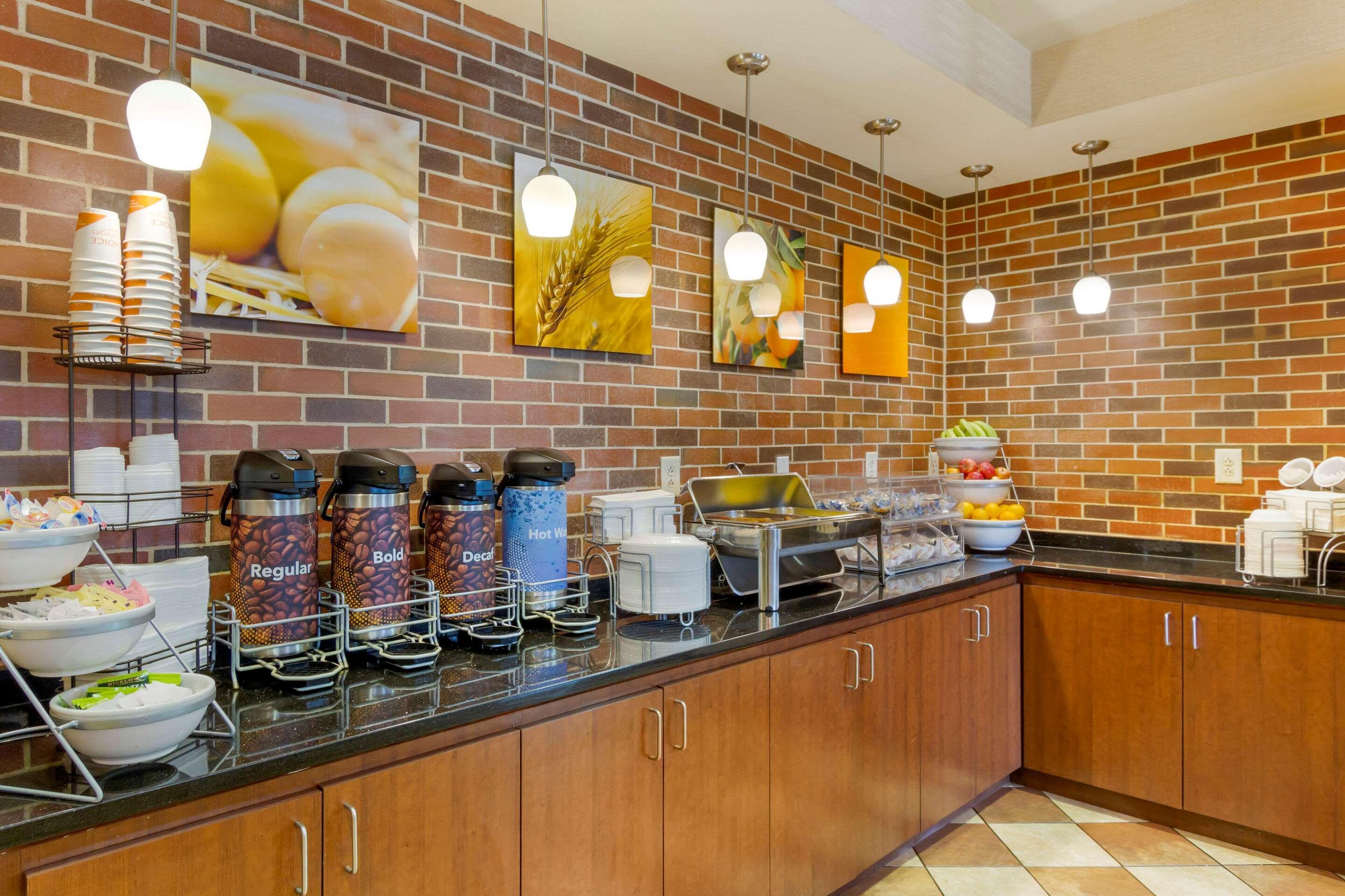 Comfort Suites Charleston West Ashley Экстерьер фото