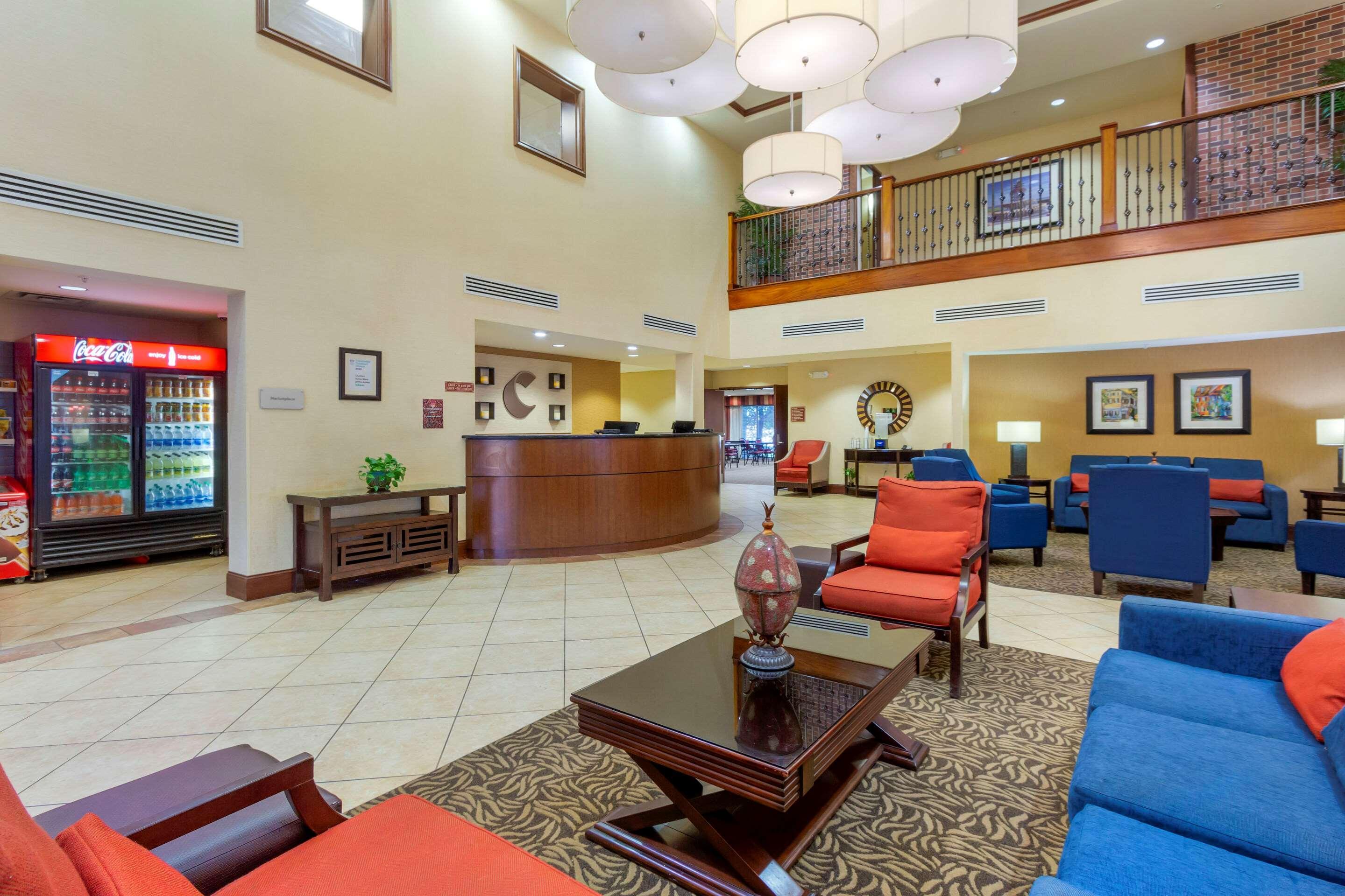 Comfort Suites Charleston West Ashley Экстерьер фото