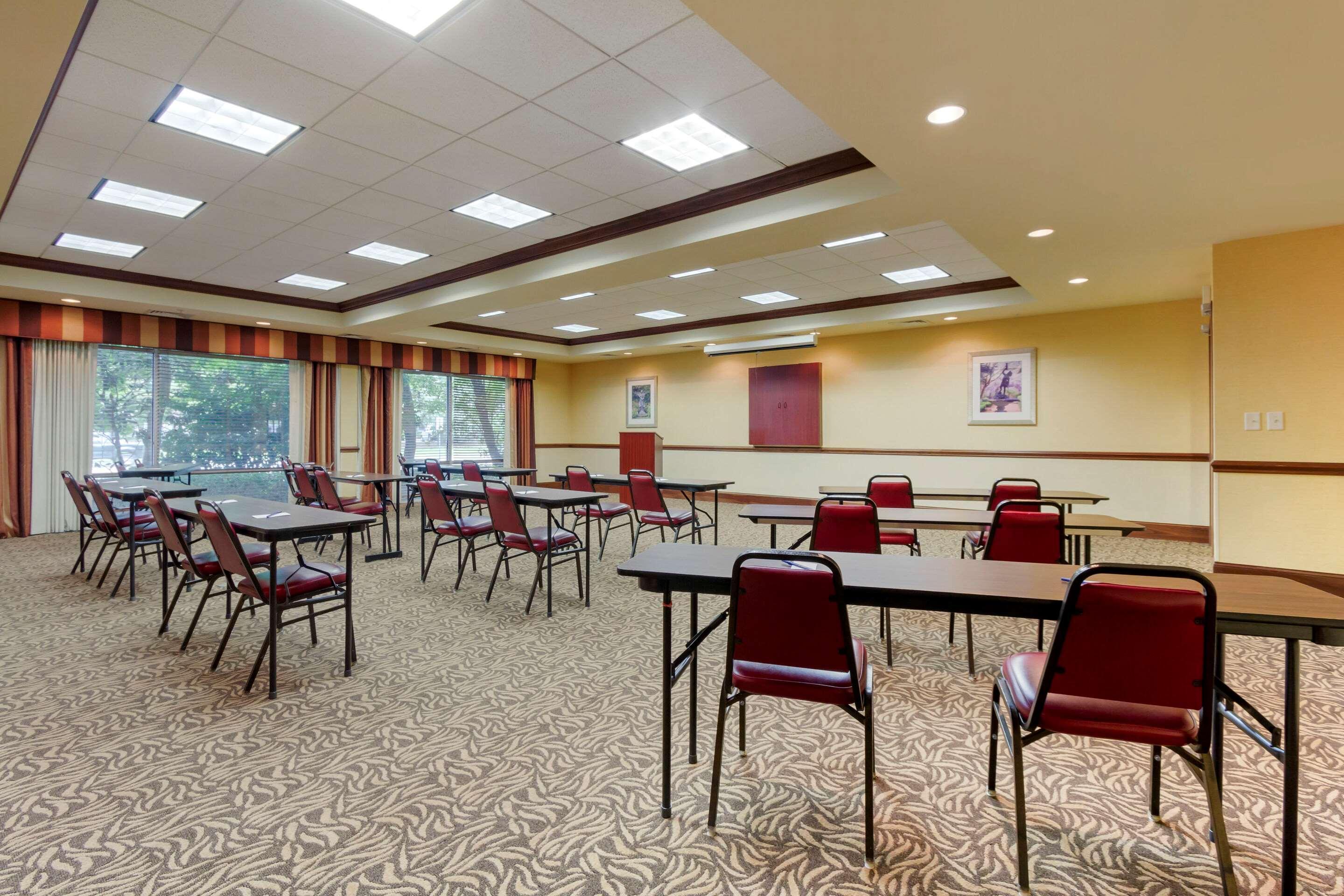 Comfort Suites Charleston West Ashley Экстерьер фото