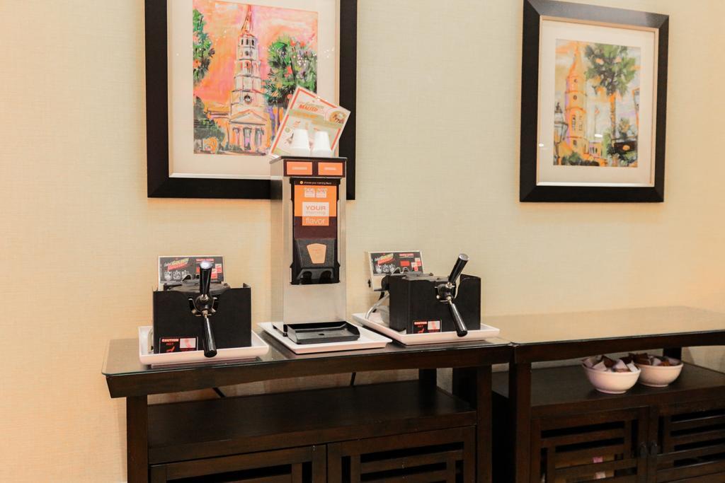 Comfort Suites Charleston West Ashley Экстерьер фото