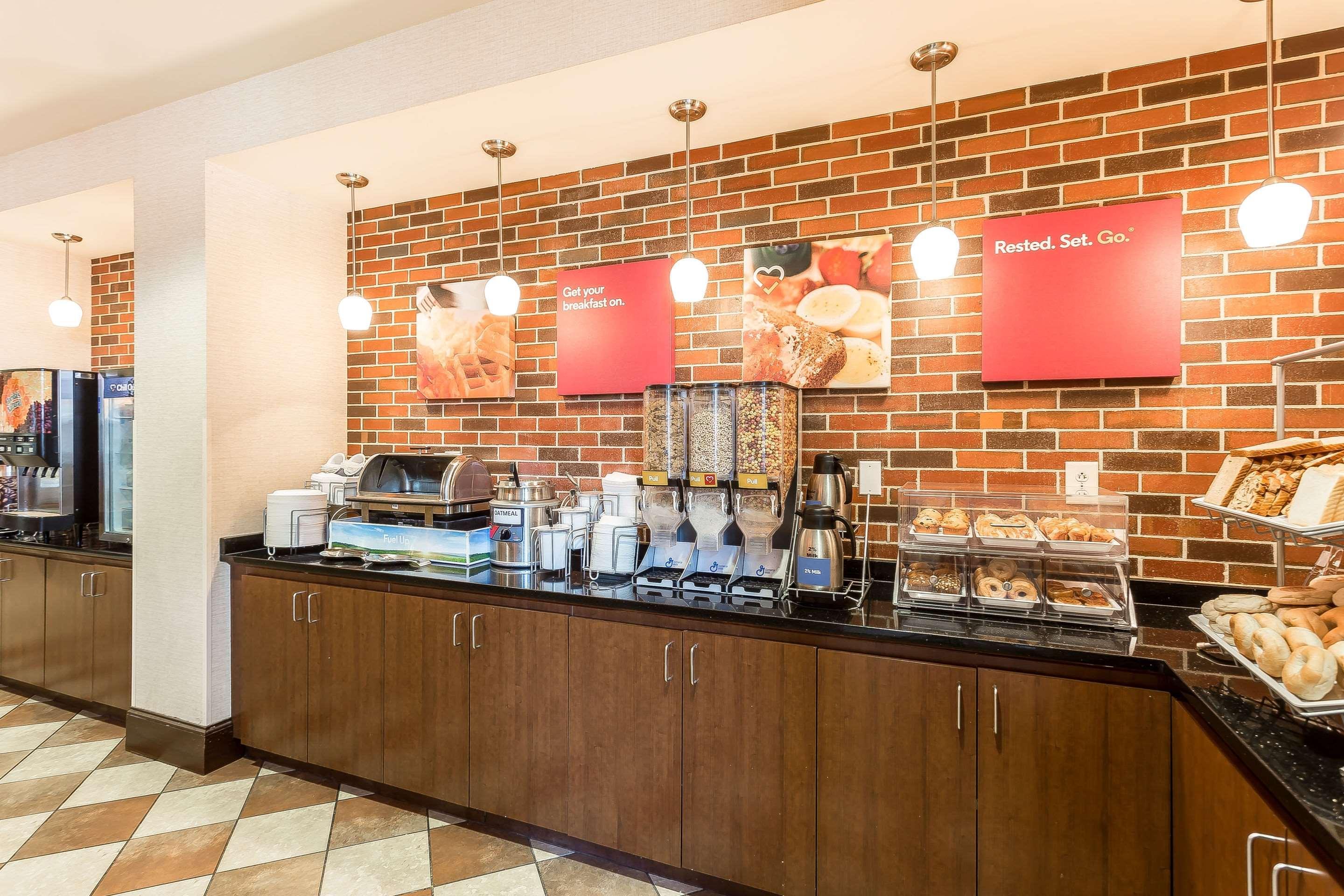 Comfort Suites Charleston West Ashley Экстерьер фото