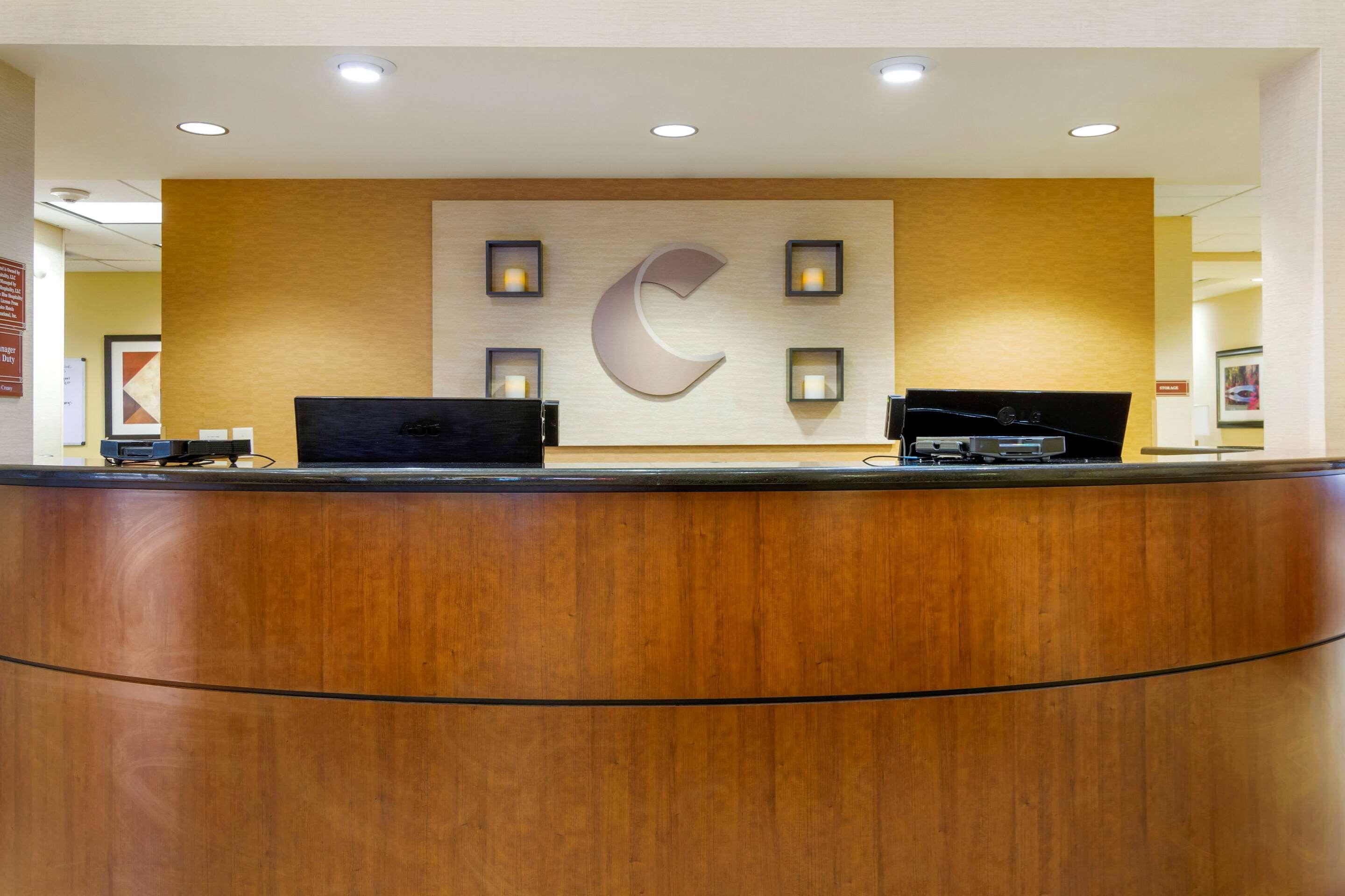 Comfort Suites Charleston West Ashley Экстерьер фото
