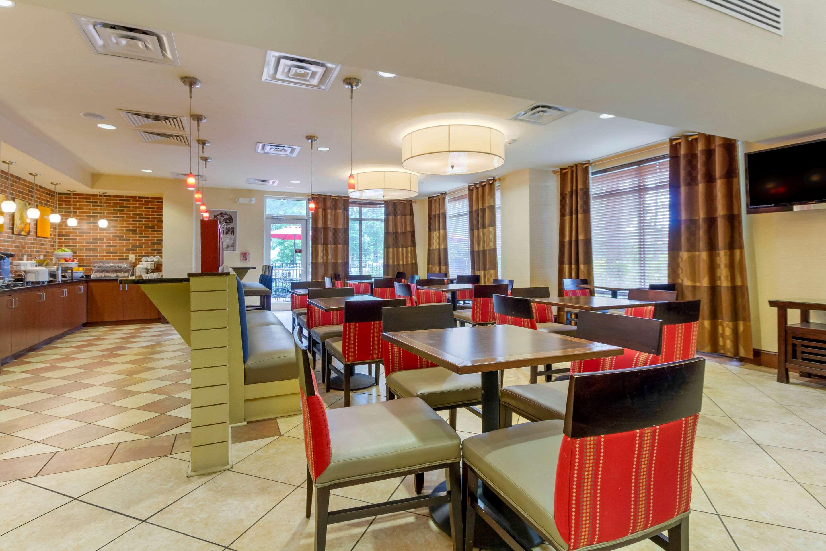 Comfort Suites Charleston West Ashley Экстерьер фото