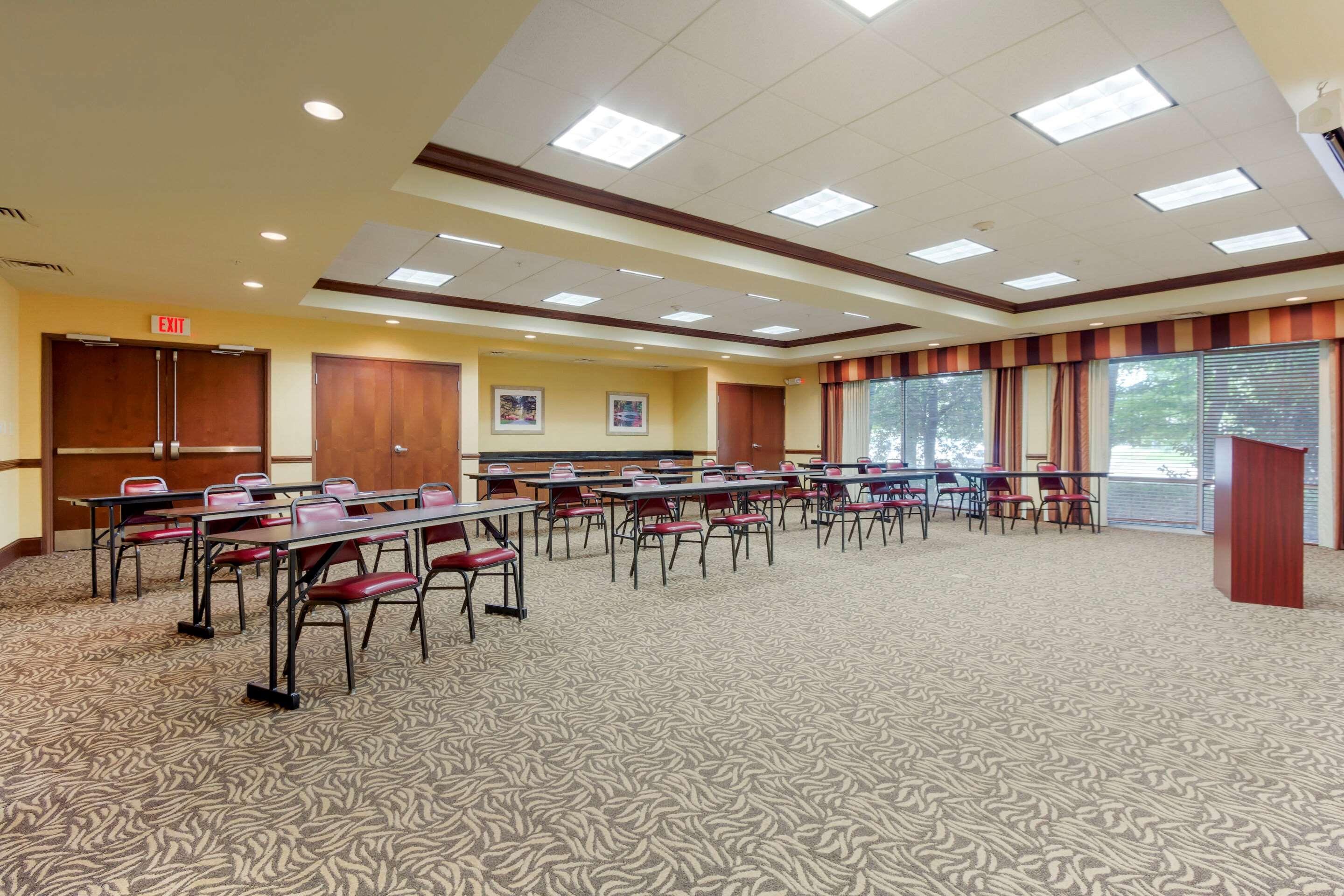 Comfort Suites Charleston West Ashley Экстерьер фото