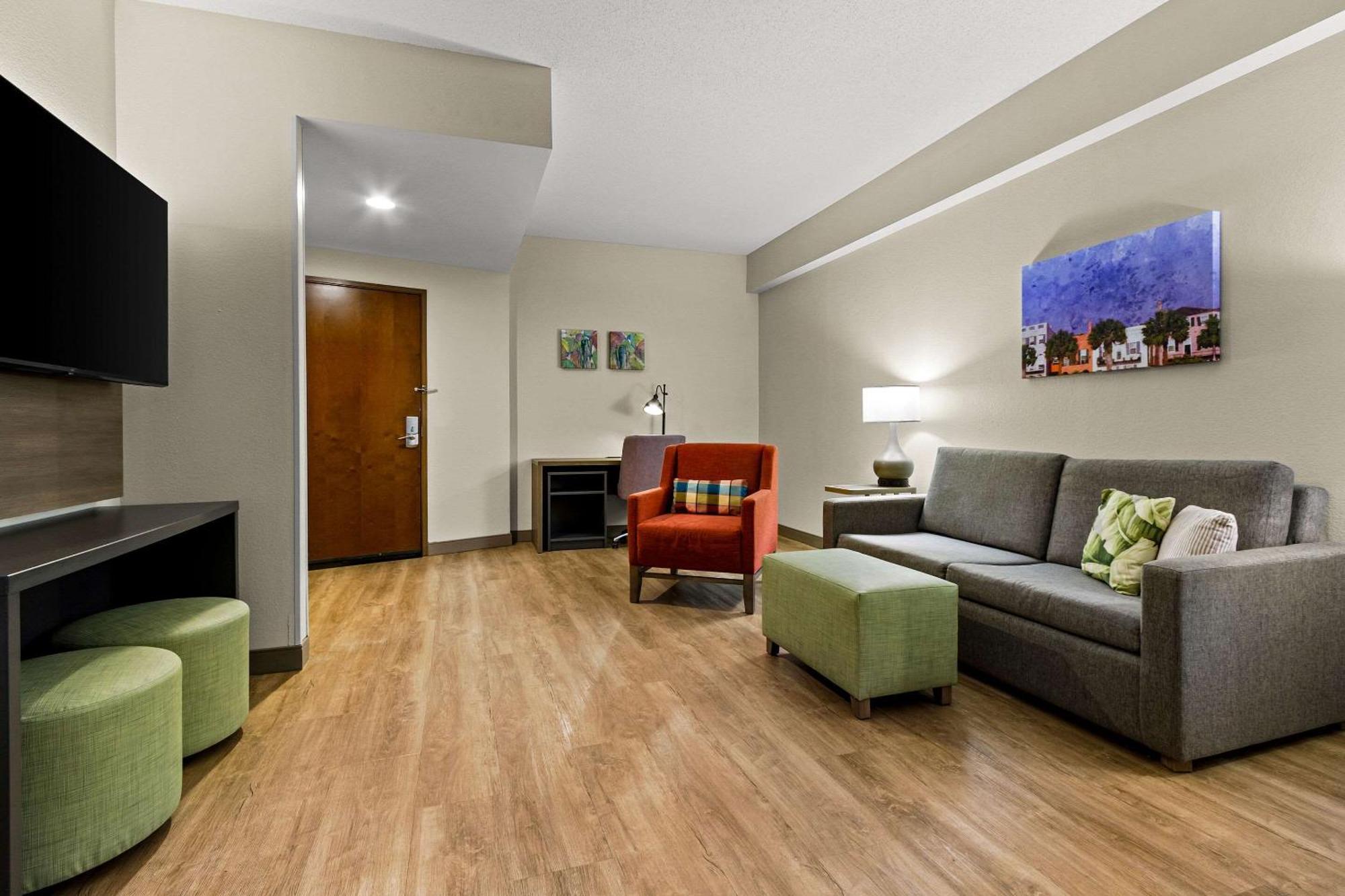 Comfort Suites Charleston West Ashley Экстерьер фото