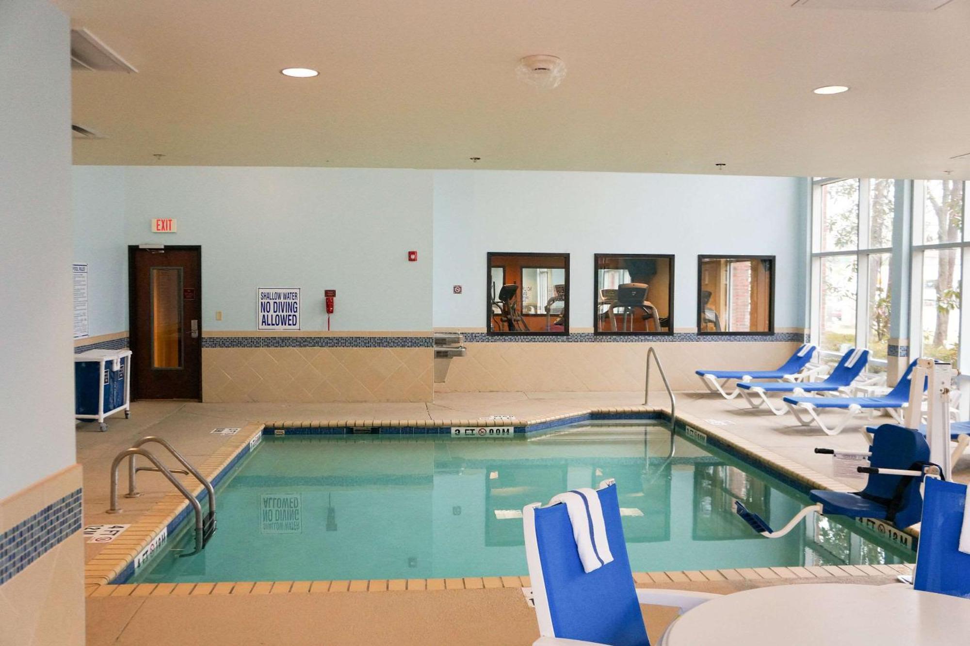 Comfort Suites Charleston West Ashley Экстерьер фото