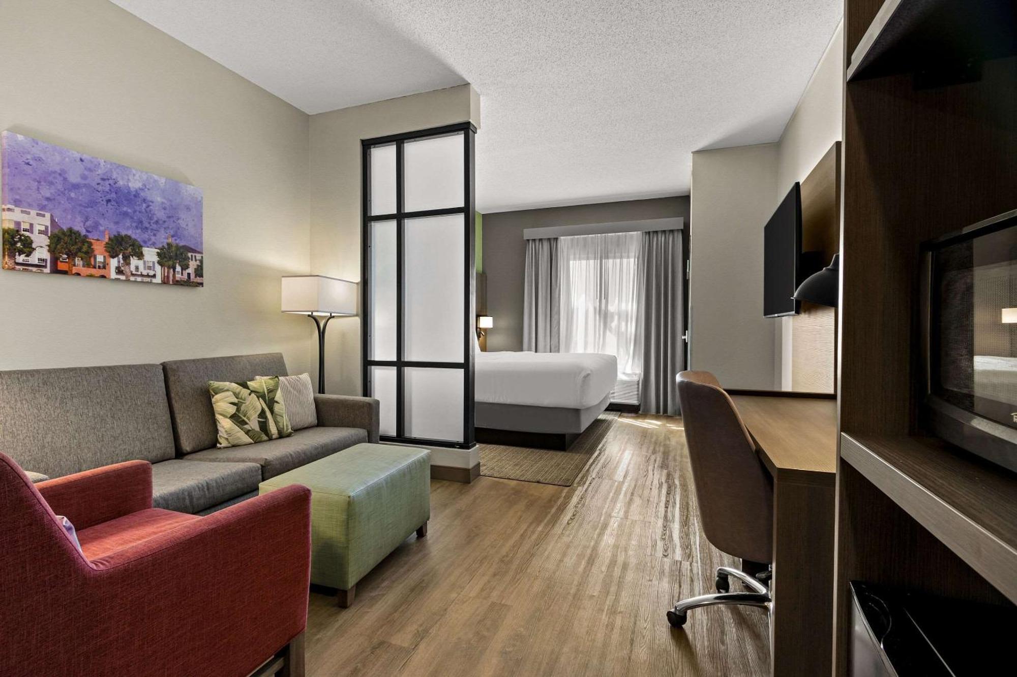 Comfort Suites Charleston West Ashley Экстерьер фото