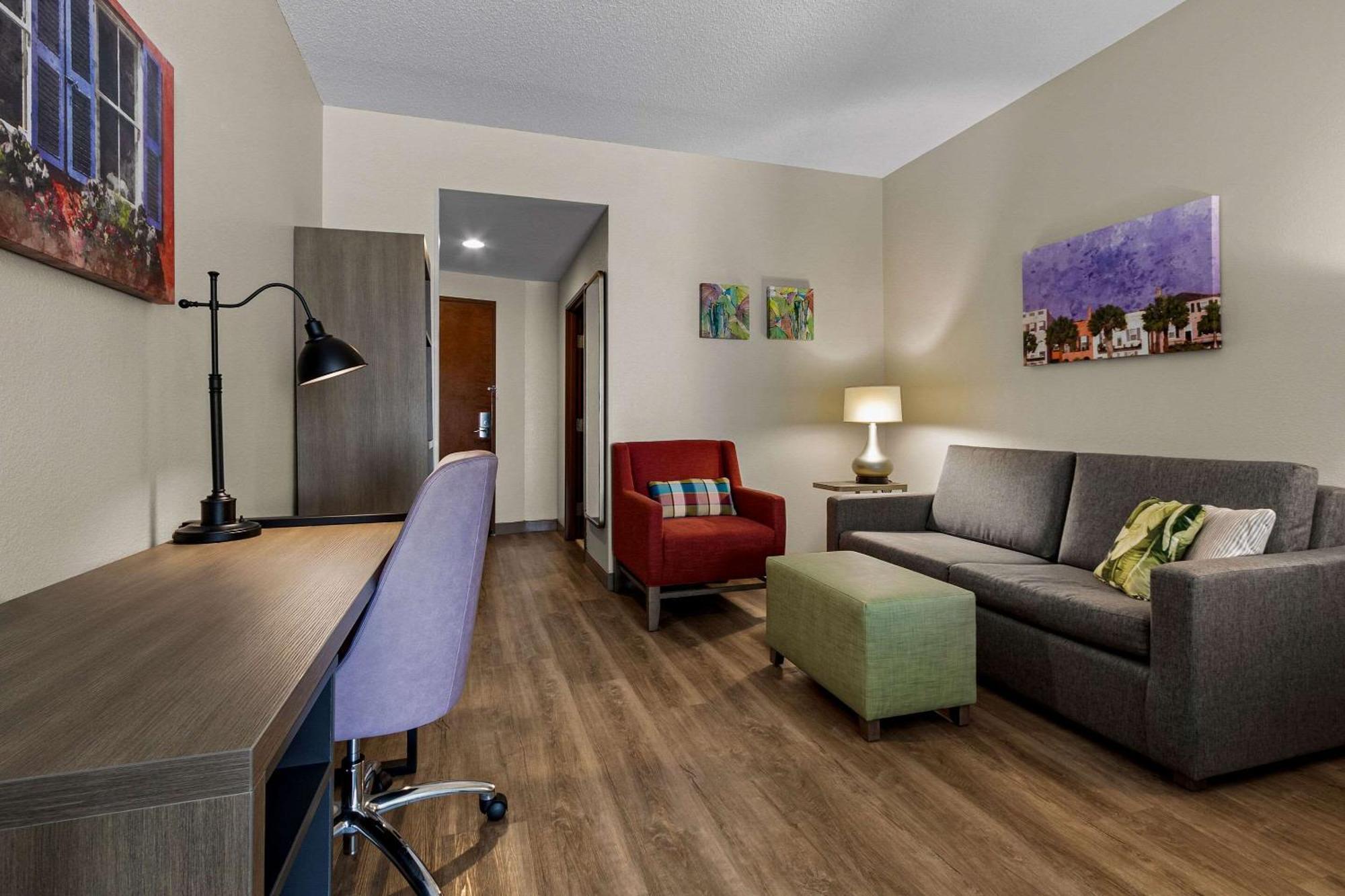 Comfort Suites Charleston West Ashley Экстерьер фото